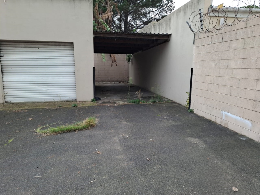 6 Bedroom Property for Sale in Oakdale Western Cape
